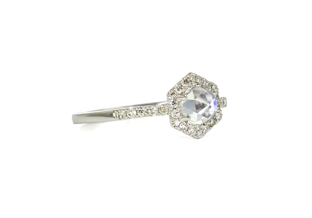 La divine pierre de lune