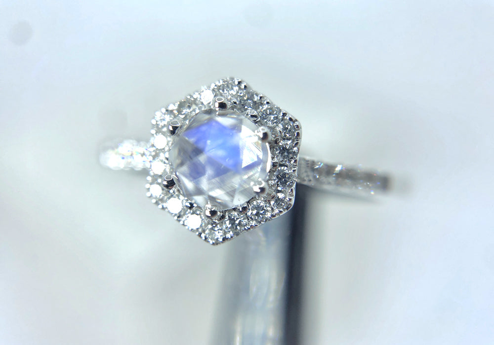 La divine pierre de lune