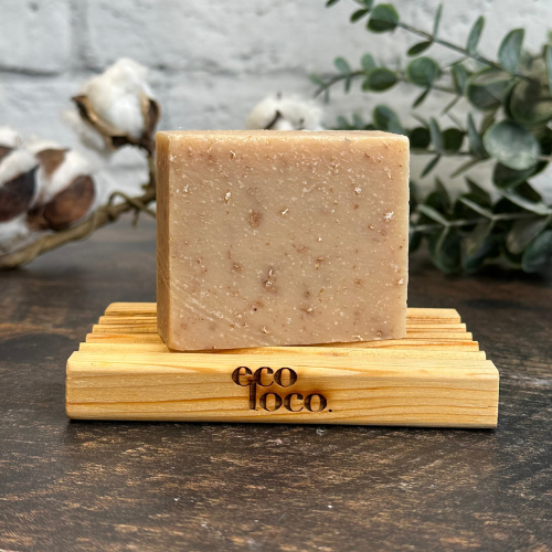 Savon naturel à l'avoine de la savonnerie des dilligences sur un porte savon Eco Loco