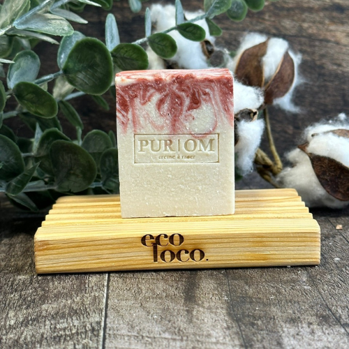 Crème à raser en barre sur un porte savon