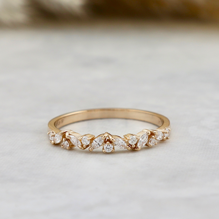 Bague semi-éternité marquise en or 14k et diamants
