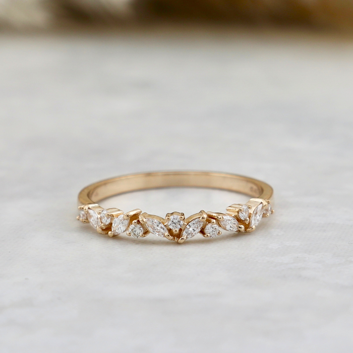 Bague semi-éternité marquise en or 14k et diamants
