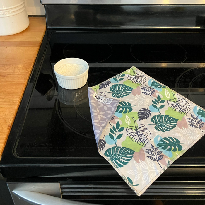 Lingette en microfibre faite au Québec efficace pour essuyer les plaques de cuisson sans laisser de trace.