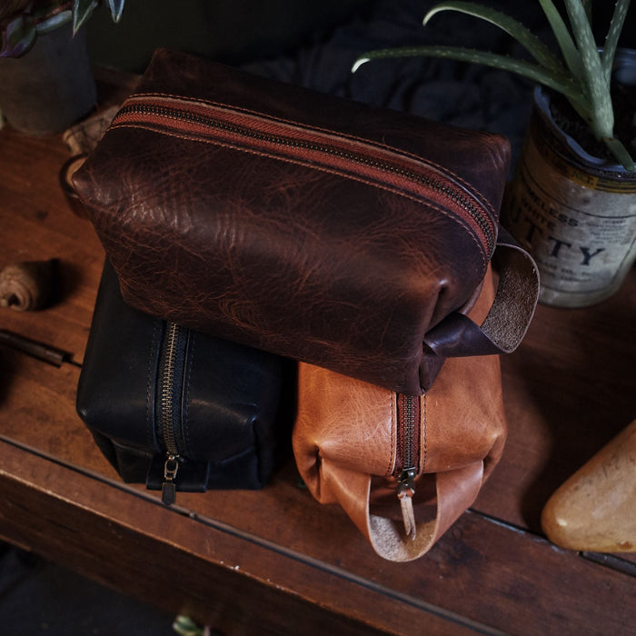 Hand-stitched dark-brown leather dopp kit made in Montreal
