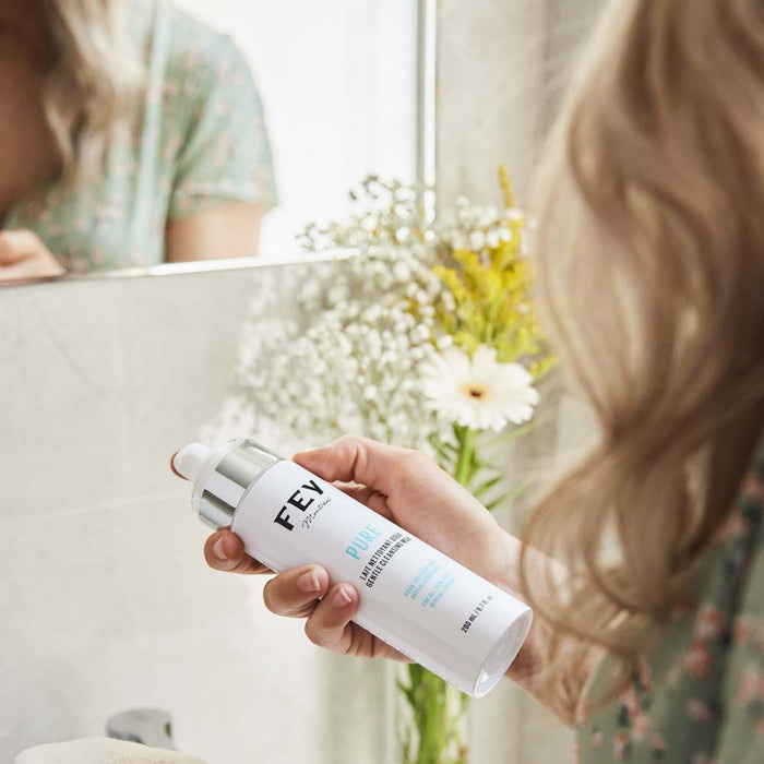 PURE Vegan & Natural Facial Cleansing Milk | FEY Cosmetics | PURE nettoyant doux pour le visage naturel et vegan - lifestyle bathroom