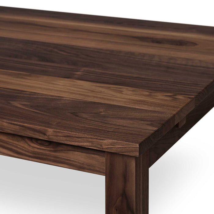 Table classique en bois massif