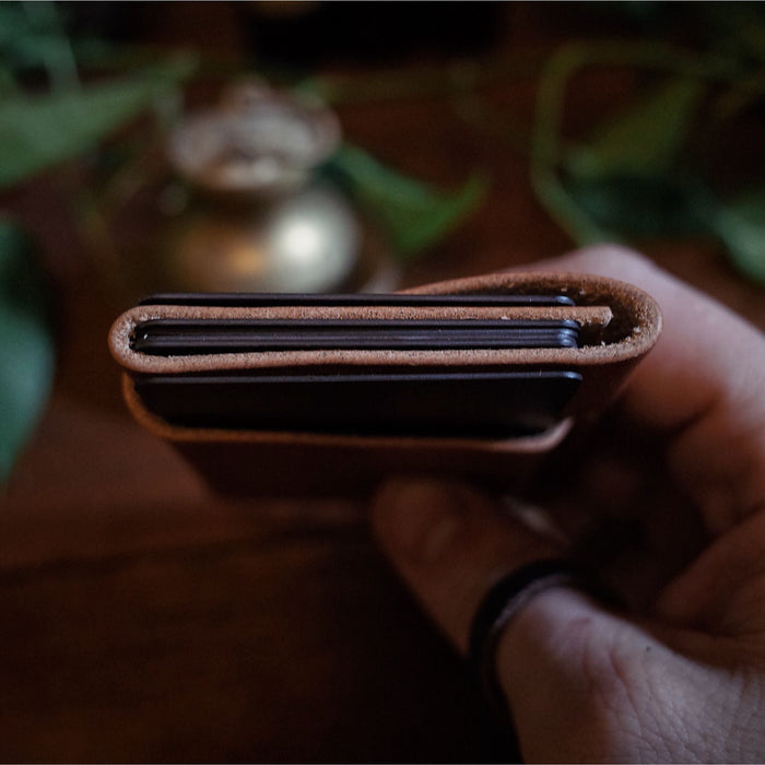 Montreal-made black leather cardholder by Le Gars Leathercraft
