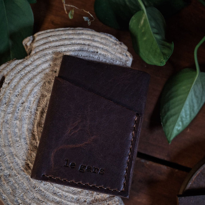 Montreal-made coffee brown leather cardholder for professionals

