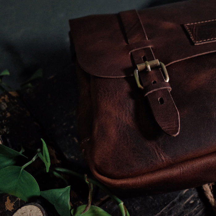 Montreal-made coffee brown leather bag for sustainable fashion
