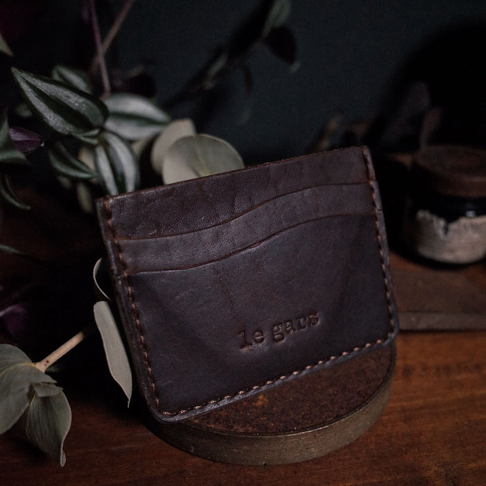 Montreal-made dark-brown leather wallet for sustainable fashion

