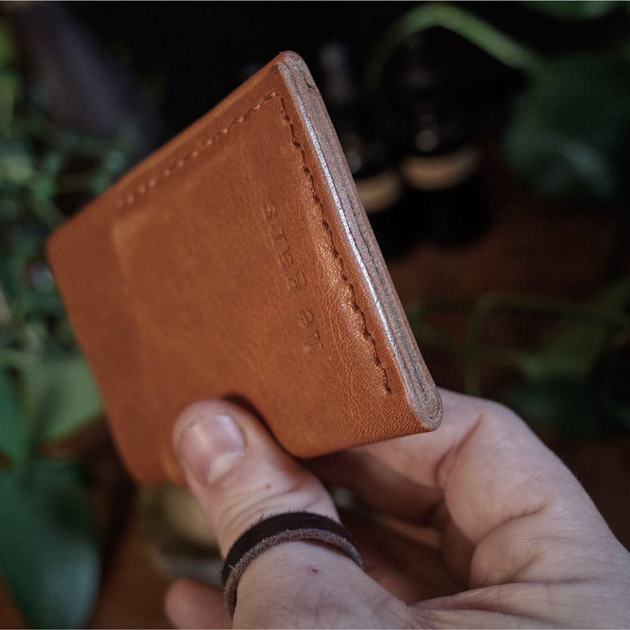 Montreal-made honey brown leather cardholder for sustainable fashion
