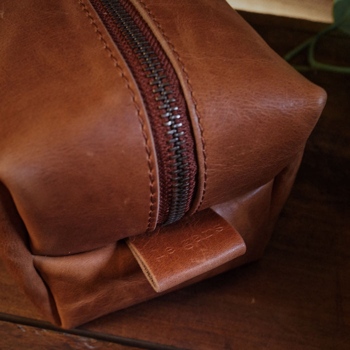 Customizable honey brown leather wash bag with premium zipper
