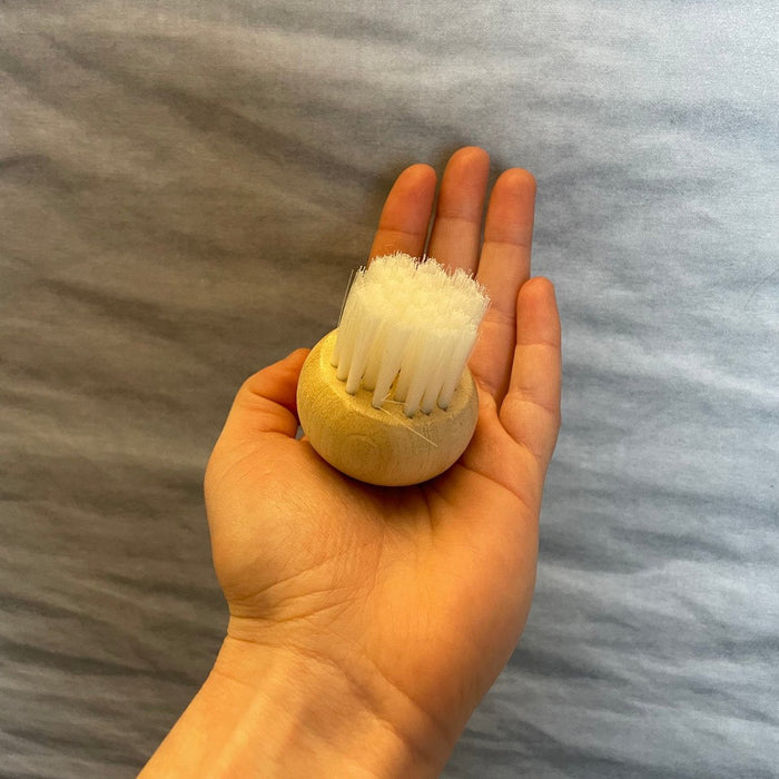 cleans mushrooms easly