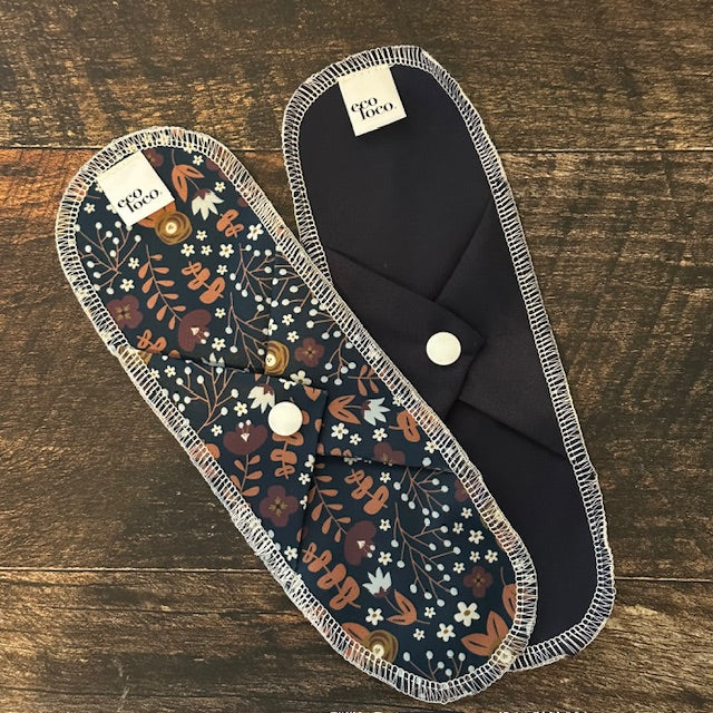 Seviettes hygiéniques lavable régulières avec des motifs de fleurs