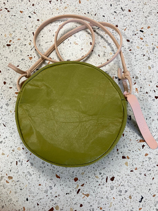 Sample round-shaped leather shoulder handbag