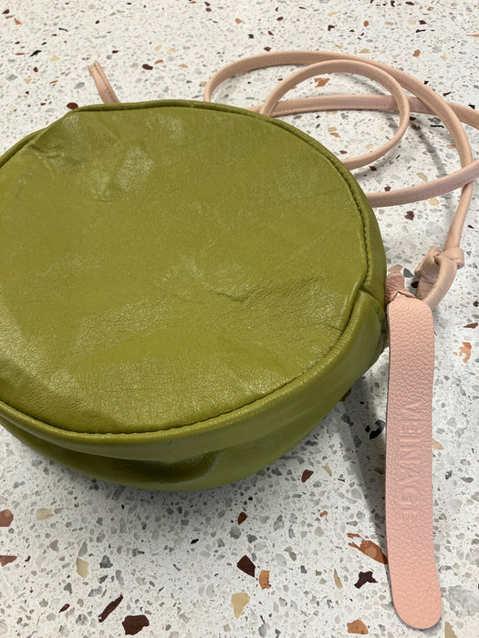 Sample round-shaped leather shoulder handbag