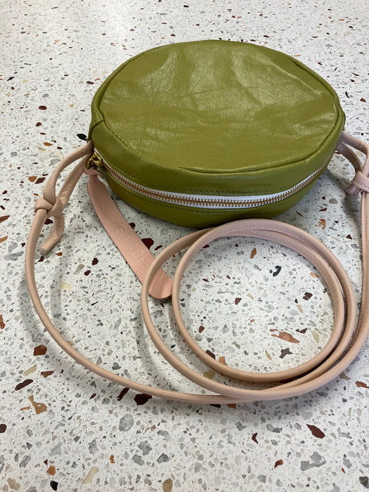Sample round-shaped leather shoulder handbag