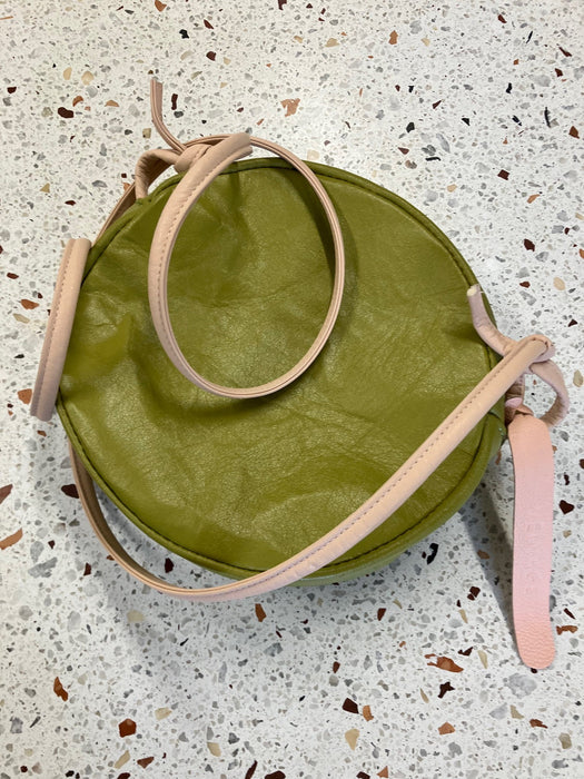 Sample round-shaped leather shoulder handbag