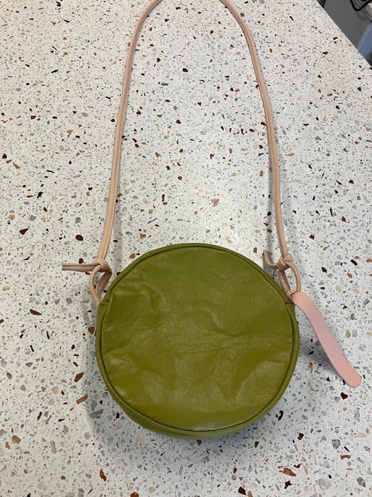 Sample round-shaped leather shoulder handbag