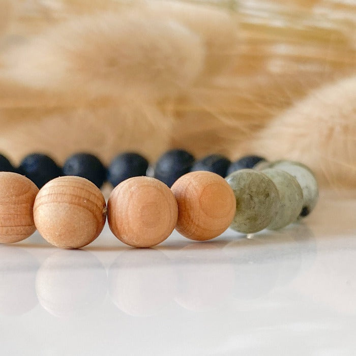 Bracelet ailis - labradorite, pierres de lave noire, bois de cèdre et acier inoxydable argent