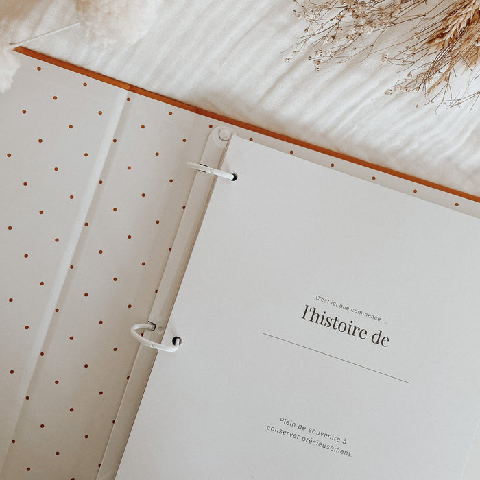 Livre de bébé - ocre (nouveau)