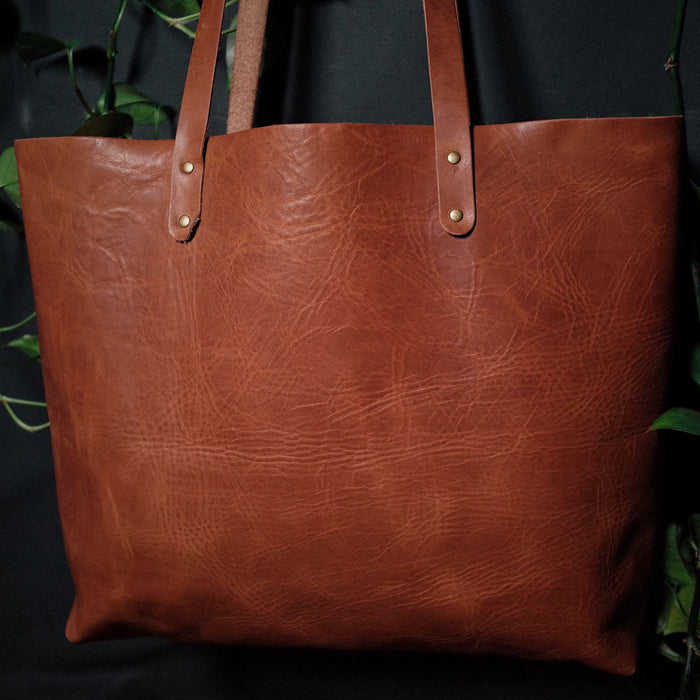 Cognac leather shopper for stylish workdays

