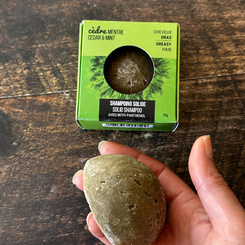Shampoing solide pour cheveux gras – cèdre et menthe