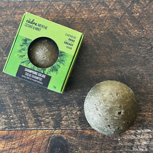 Shampoing solide pour cheveux gras – cèdre et menthe