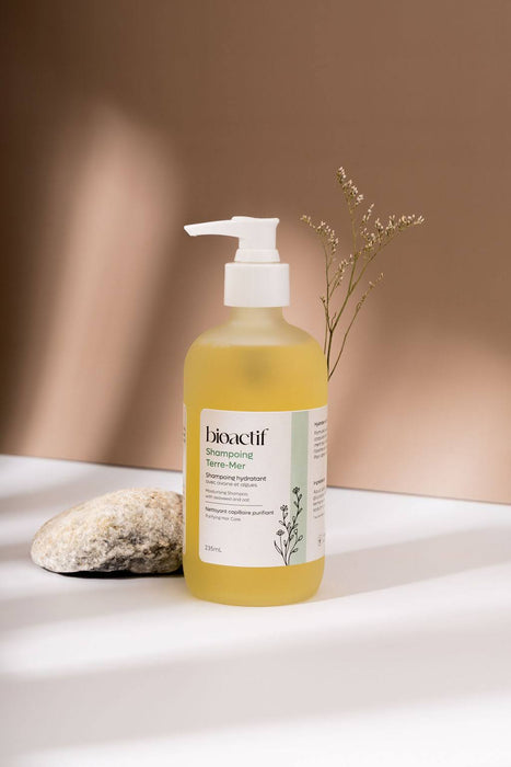 Le Shampooing Terre et Mer s’intègre parfaitement dans une routine capillaire naturelle, alliant efficacité et respect de l’environnement.