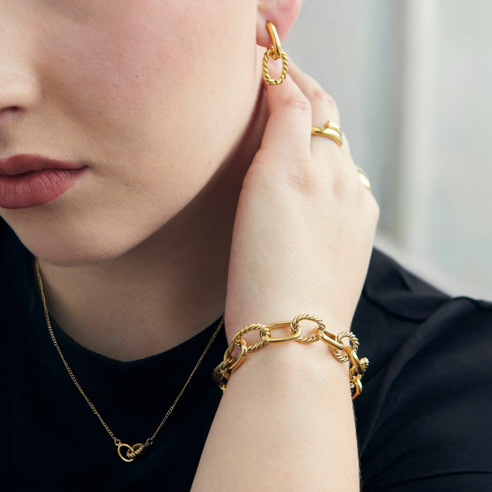 Mika pendant necklace