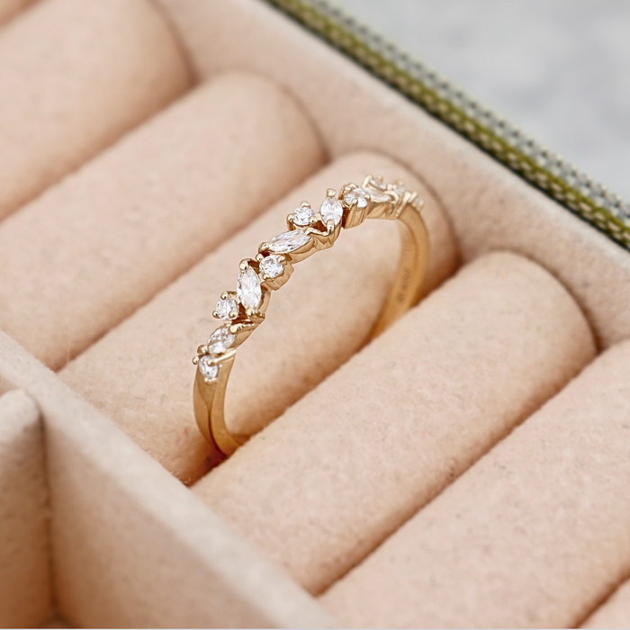 Bague semi-éternité marquise en or 14k et diamants