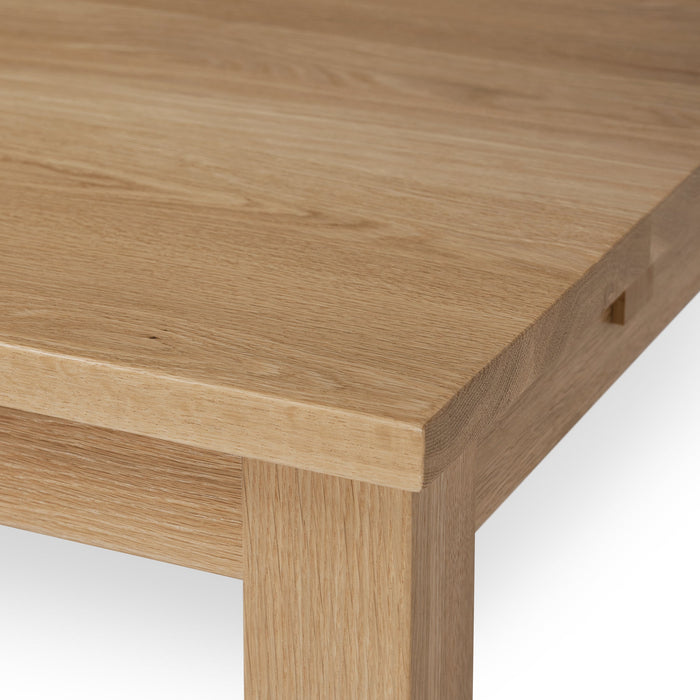 Table classique en bois massif