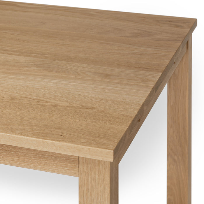 Table classique en bois massif