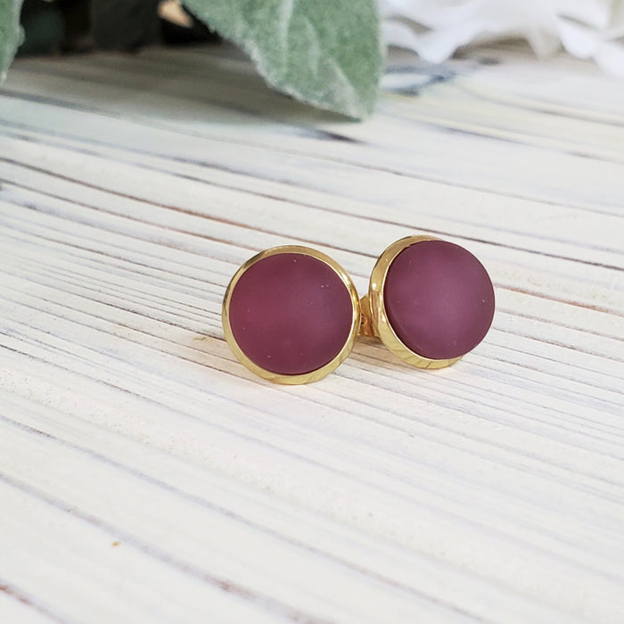 Boucles cabochons prune opaque, mat ou lustré, verre fusion - Bijoux Le fil d'Ariane