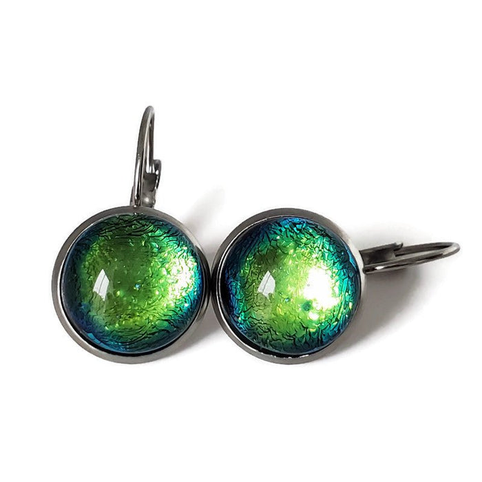 Boucles d'oreille leviers vert doré, en verre fusion