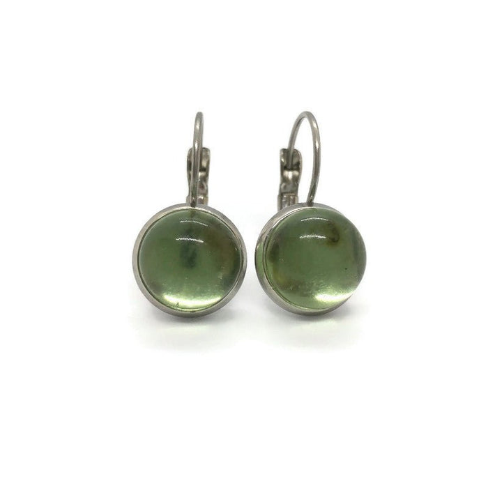 Boucles d'oreille leviers vert pâle lustré, verre recyclé