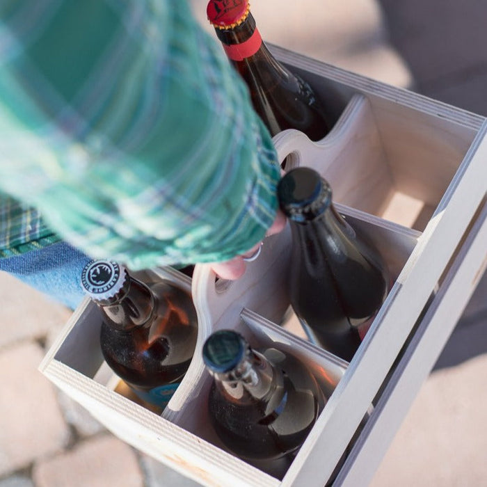 Caisson à bouteilles en bois fait au Québec.