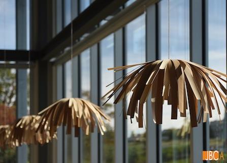 Lampe tina cheveux courts / merisier blanc et rouge