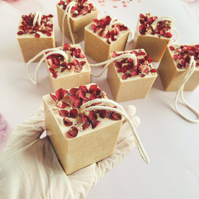 SAVON CUBE AU LAIT DE CHÈVRE & AUX HUILES ESSENTIELLES - Kimo Soaps