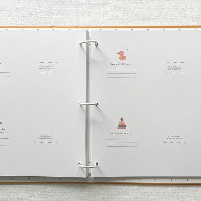 Livre bébé, Journal bébé, Planificateur de grossesse, Journal de grossesse, Cadeau de nouvelle maman, Baby Shower, Cadeau de shower, Cadeau de grossesse, Future maman, Souvenirs, mon histoire à moi, Album de bébé, Livre souvenirs, Livre cartable de bébé, Designer au Québec, Ocre