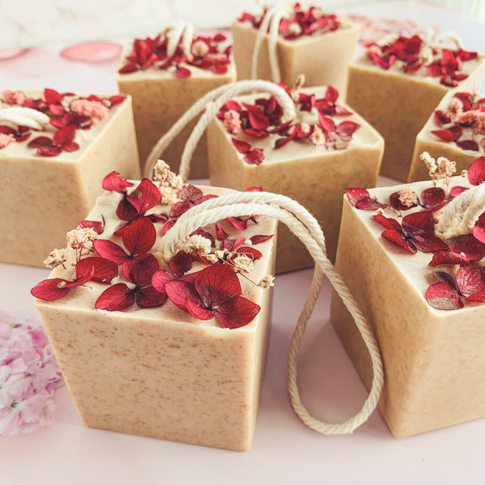 SAVON CUBE AU LAIT DE CHÈVRE & AUX HUILES ESSENTIELLES - Kimo Soaps