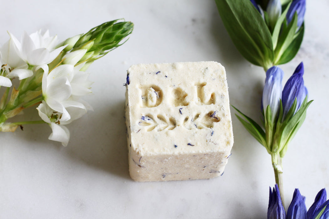 white tea & ginger sparkling milk bath cube