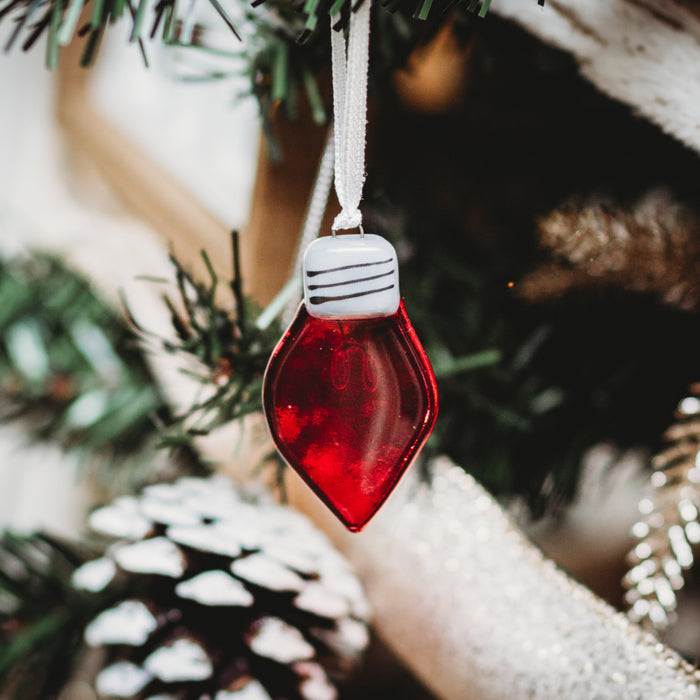 Décoration de Noël en verre rouge en forme d'ampoule de verre