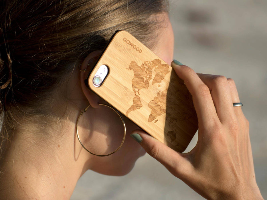Étui iphone 6 en bois et côtés en polycarbonate - bambou avec gravure carte du monde