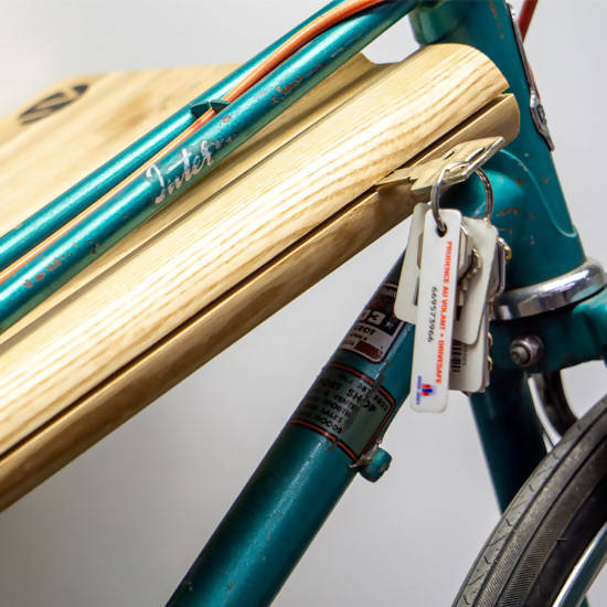 Support à vélo en bois et en acier