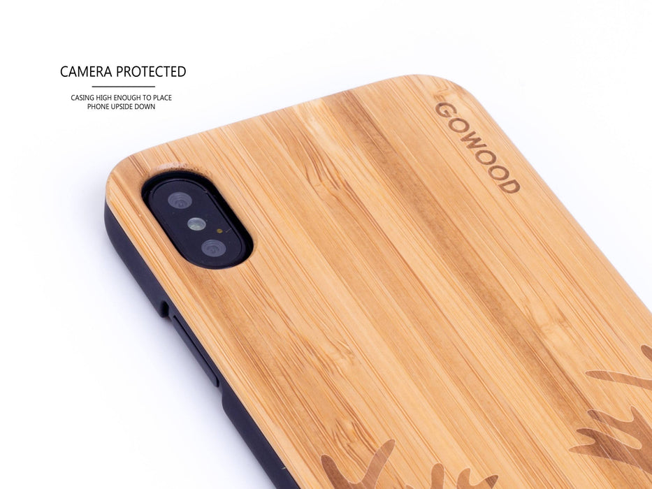 Étui iphone x et xs en bois et côtés en polycarbonate - bambou avec gravure chevreuil