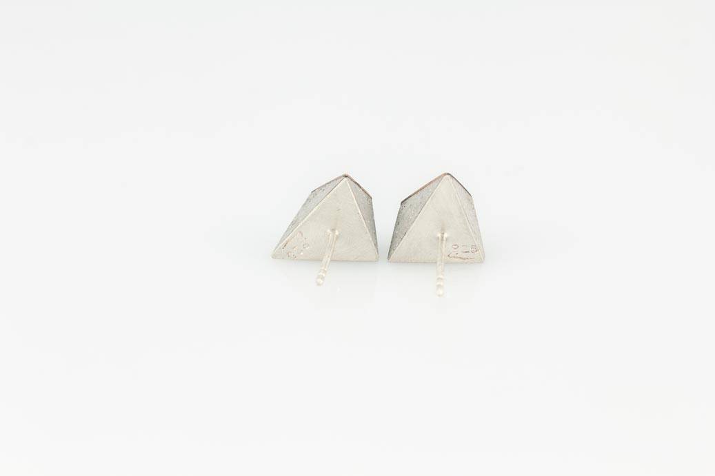 Boucles d'oreilles pyramides bronze