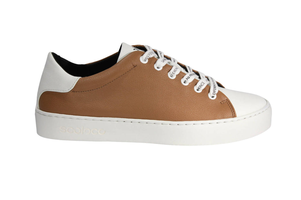 Sneakers dépareillés, véganes en "cuir" de pomme - modèle animlogo, blanc et cognac, pour femmes