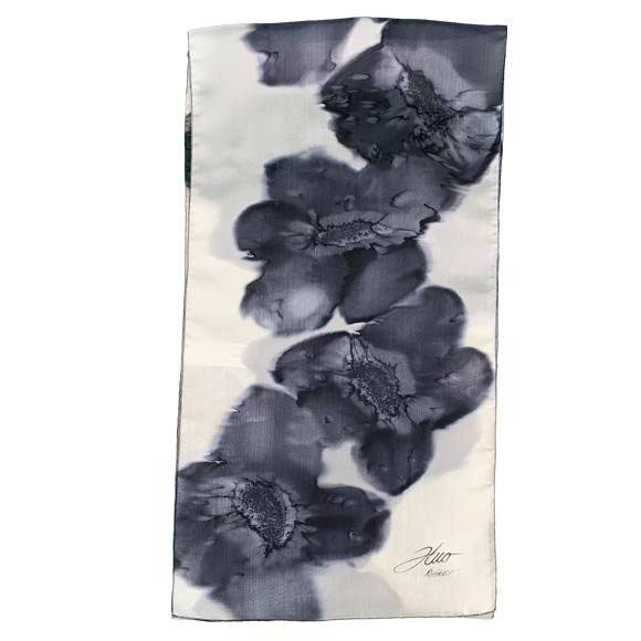 Écharpe en soie blanc fleurs noires