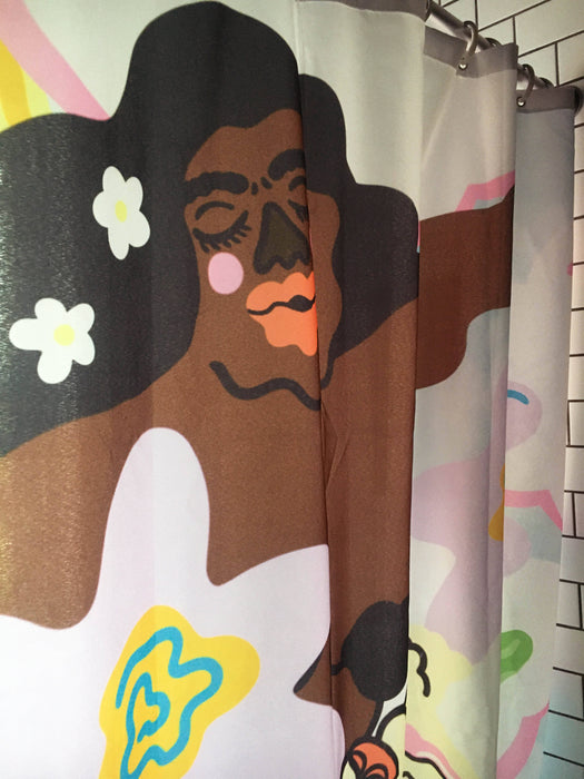 Rideau de douche de polyester, imperméable et lavable, 71" x 71", conçu en collaboration avec l'artiste teenadult